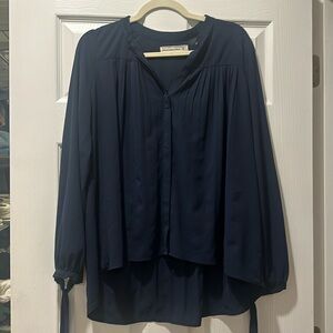 Abercrombie Oversize Pleated Front Bow Tie Cuff Blouse size medium